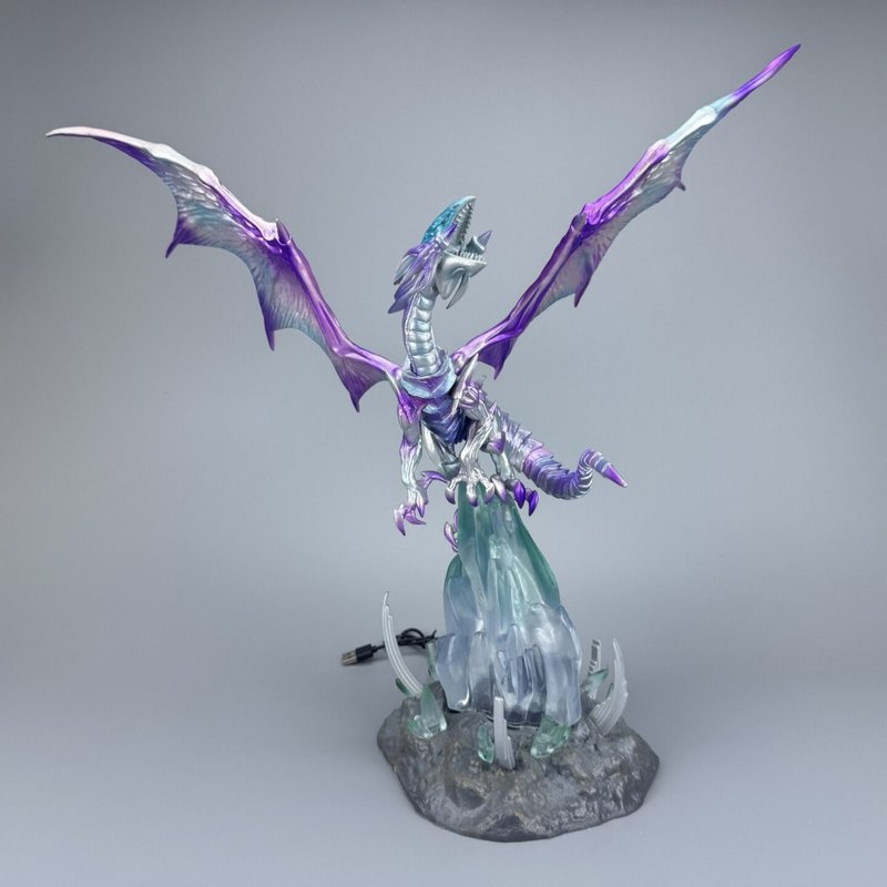 Model Figure Base - Statua Action Figure Yu-Gi-Oh! Drago Bianco